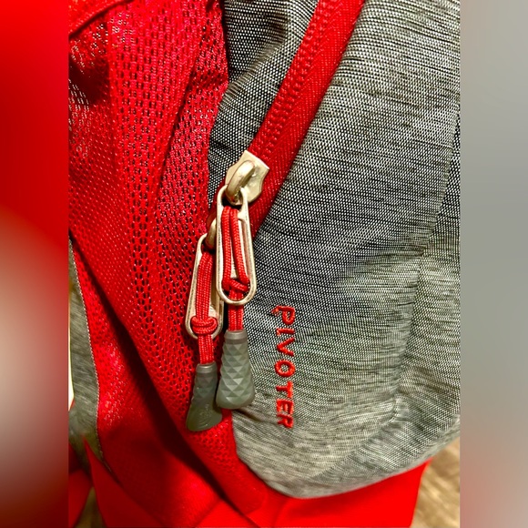 The North Face Pivoter Laptop Backpack Red/Gray - Unisex - Picture 3 of 12
